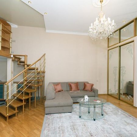Stylish Two-Level Flat 2 Min From Khreschatyk Kiev Ngoại thất bức ảnh