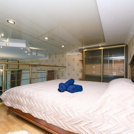 Stylish Two-Level Flat 2 Min From Khreschatyk Kiev Ngoại thất bức ảnh