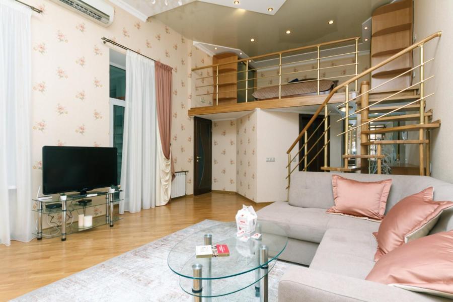 Stylish Two-Level Flat 2 Min From Khreschatyk Kiev Ngoại thất bức ảnh