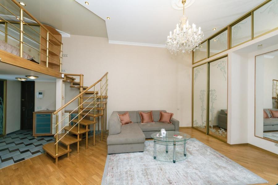 Stylish Two-Level Flat 2 Min From Khreschatyk Kiev Ngoại thất bức ảnh