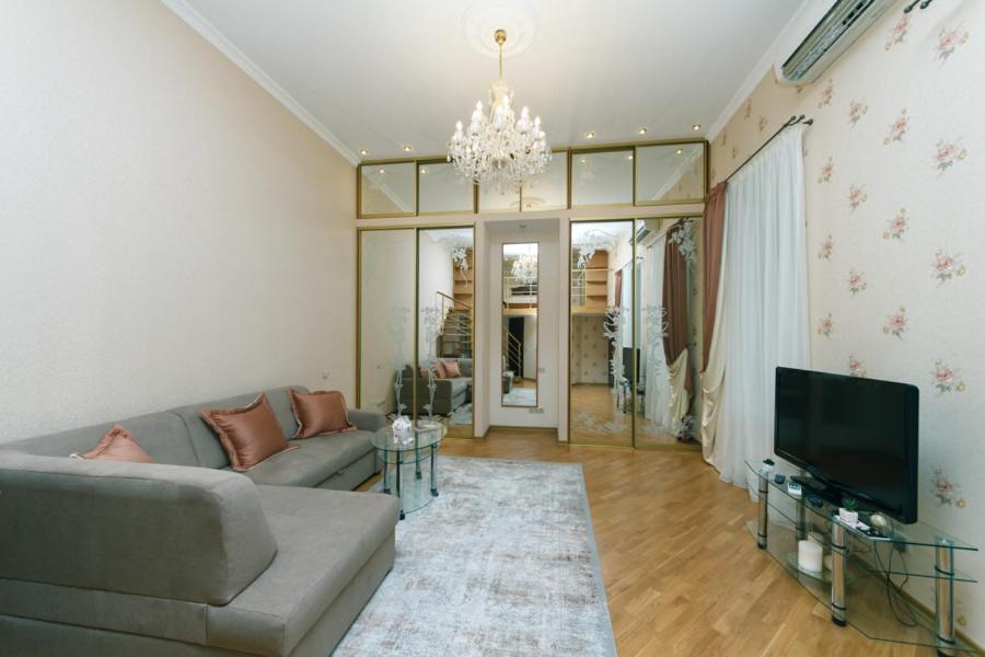 Stylish Two-Level Flat 2 Min From Khreschatyk Kiev Ngoại thất bức ảnh