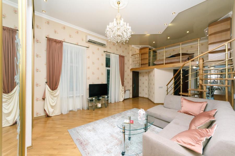 Stylish Two-Level Flat 2 Min From Khreschatyk Kiev Ngoại thất bức ảnh